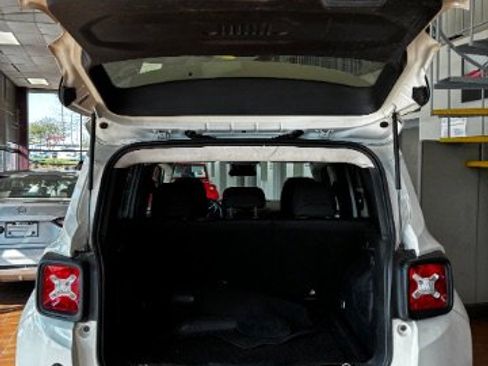 Used 2020 Jeep Renegade Latitude image 11