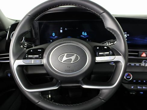 Certified 2025 Hyundai Elantra SEL image 8