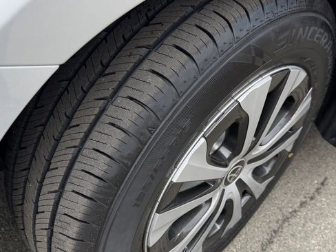 Used 2022 Toyota Prius Prime XLE image 14