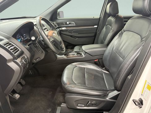 Used 2017 Ford Explorer Limited w/ Equipment Group 301A FWD image 12