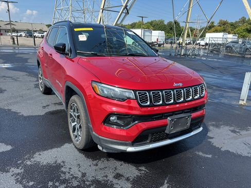 Used 2025 Jeep Compass Limited AWD/4WD image 2