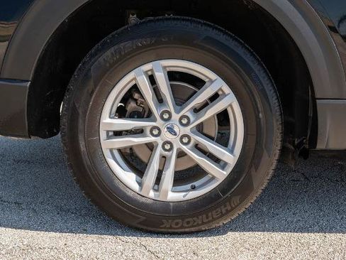 Certified 2024 Ford Explorer XLT RWD image 10