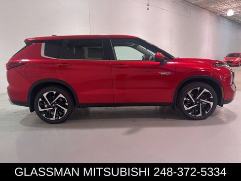 New 2025 Mitsubishi Outlander SE image 2