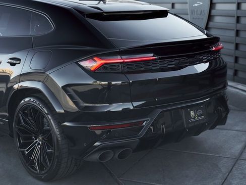 Used 2025 Lamborghini Urus SE image 11