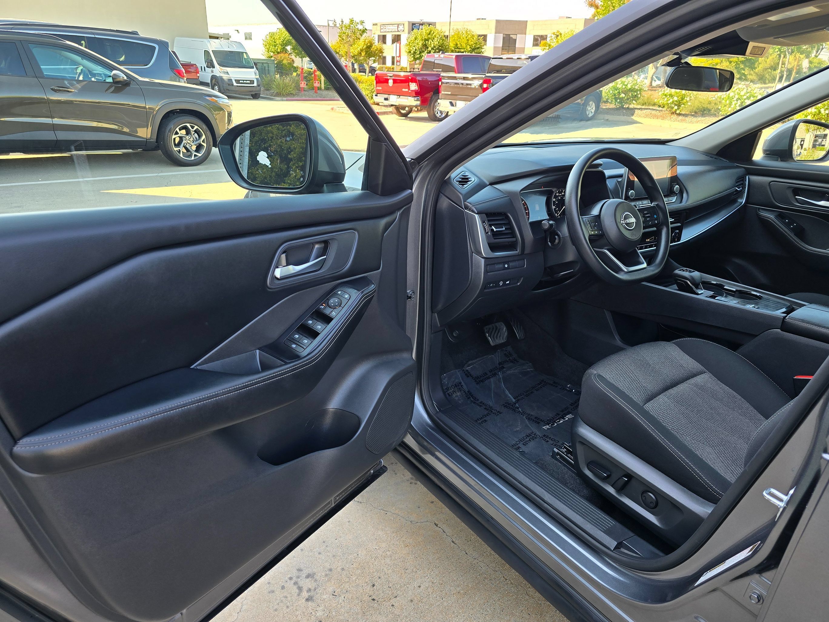 Used 2024 Nissan Rogue SV FWD image 17