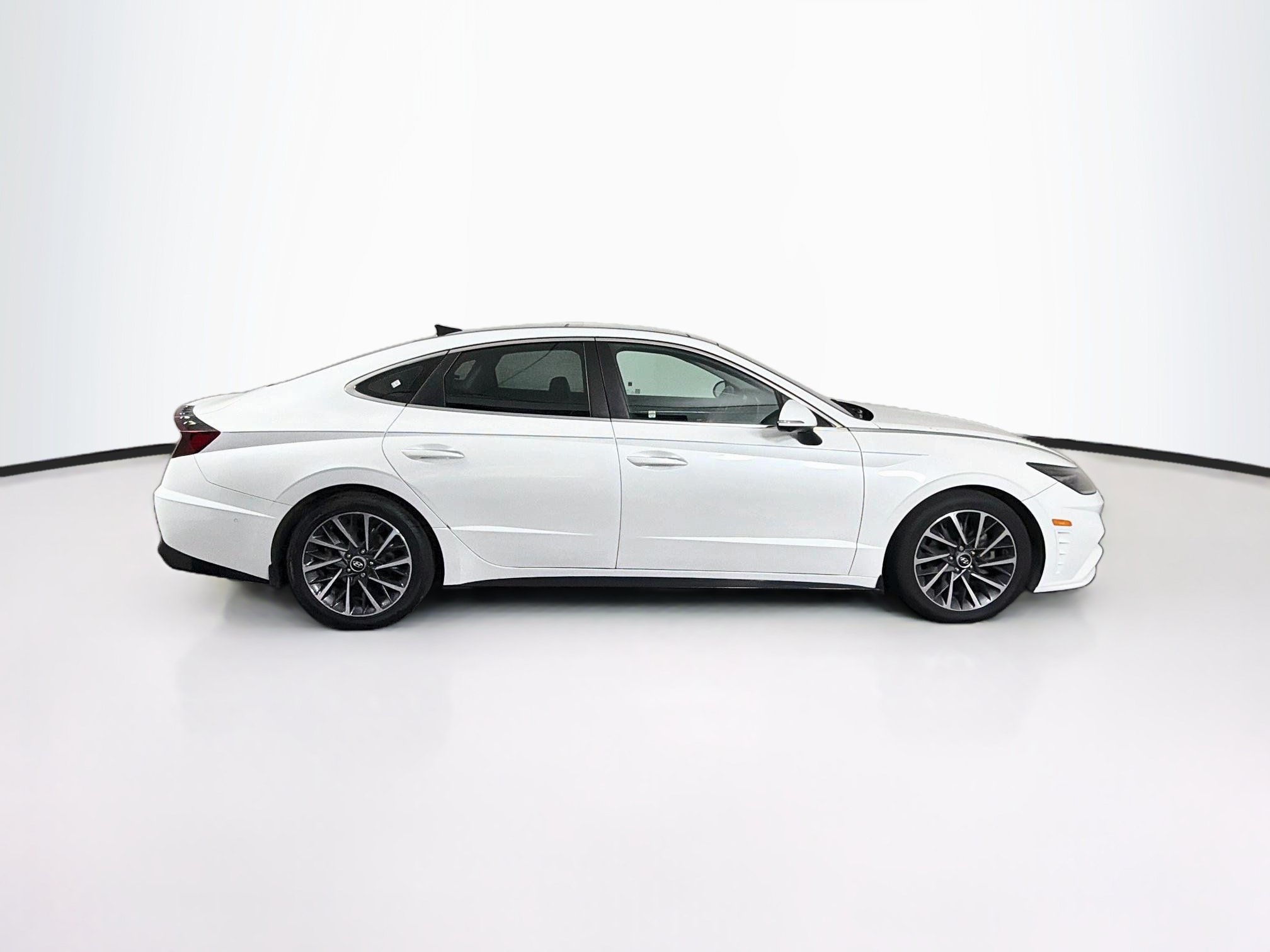 Used 2021 Hyundai Sonata Limited w/ Preferred Accessory Package FWD image 10