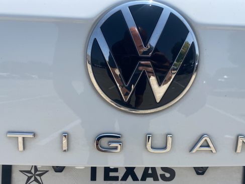 Used 2022 Volkswagen Tiguan SE FWD image 31