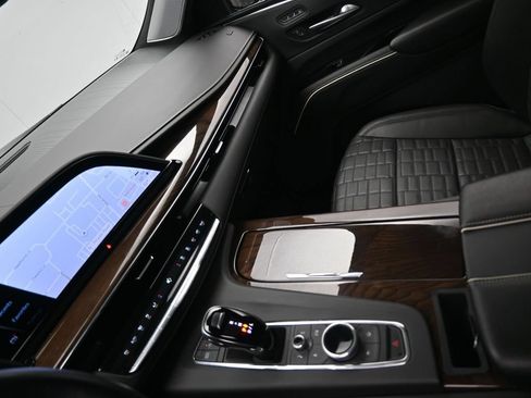 Used 2024 Cadillac Escalade ESV Premium Luxury Platinum AWD/4WD image 19