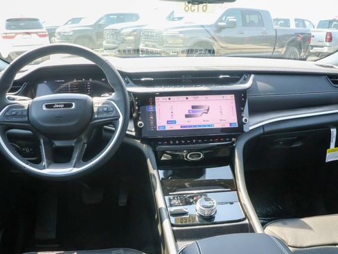 New 2027 Jeep Grand Cherokee Limited AWD/4WD image 19