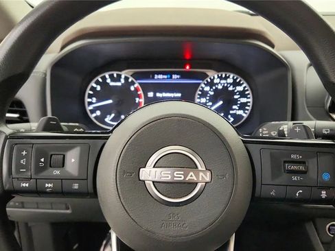 Used 2023 Nissan Rogue SV image 26