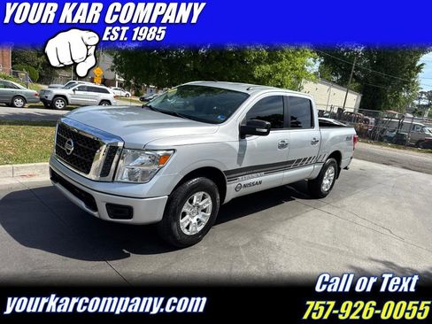 Used 2019 Nissan Titan SV image 1