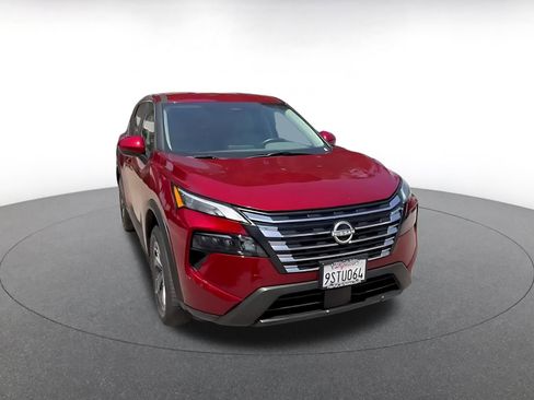 Used 2025 Nissan Rogue SV FWD image 3