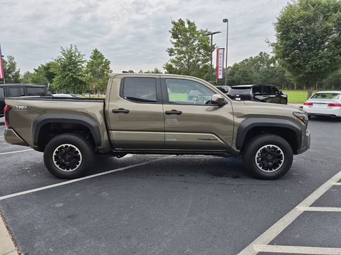 Used 2026 Toyota Tacoma TRD Off-Road AWD/4WD image 4
