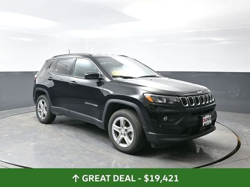 Used 2024 Jeep Compass Latitude image 4