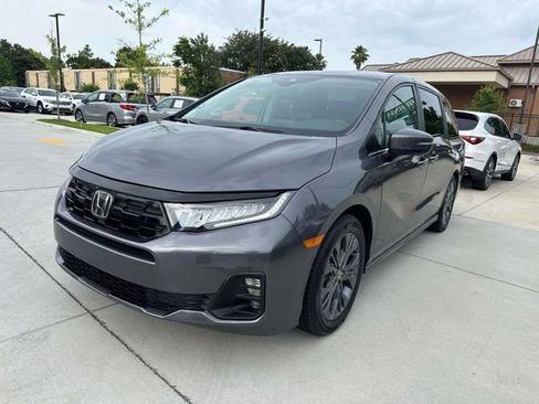 Used 2025 Honda Odyssey Touring image 3