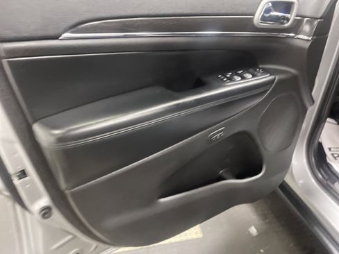 Used 2018 Jeep Grand Cherokee Limited image 10