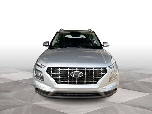 Used 2025 Hyundai Venue SEL FWD image 3