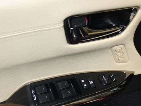 Used 2014 Toyota Avalon XLE Touring FWD image 9