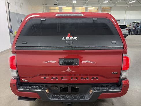 Used 2023 Toyota Tacoma TRD Off-Road w/ TRD Premium Off Road Package AWD/4WD image 4
