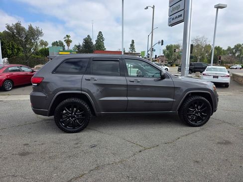 Used 2018 Jeep Grand Cherokee Altitude image 4