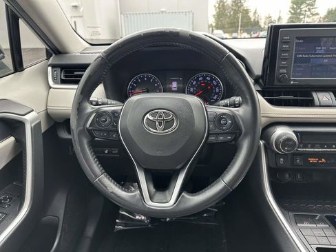 Used 2020 Toyota RAV4 XLE w/ Convenience Package image 12