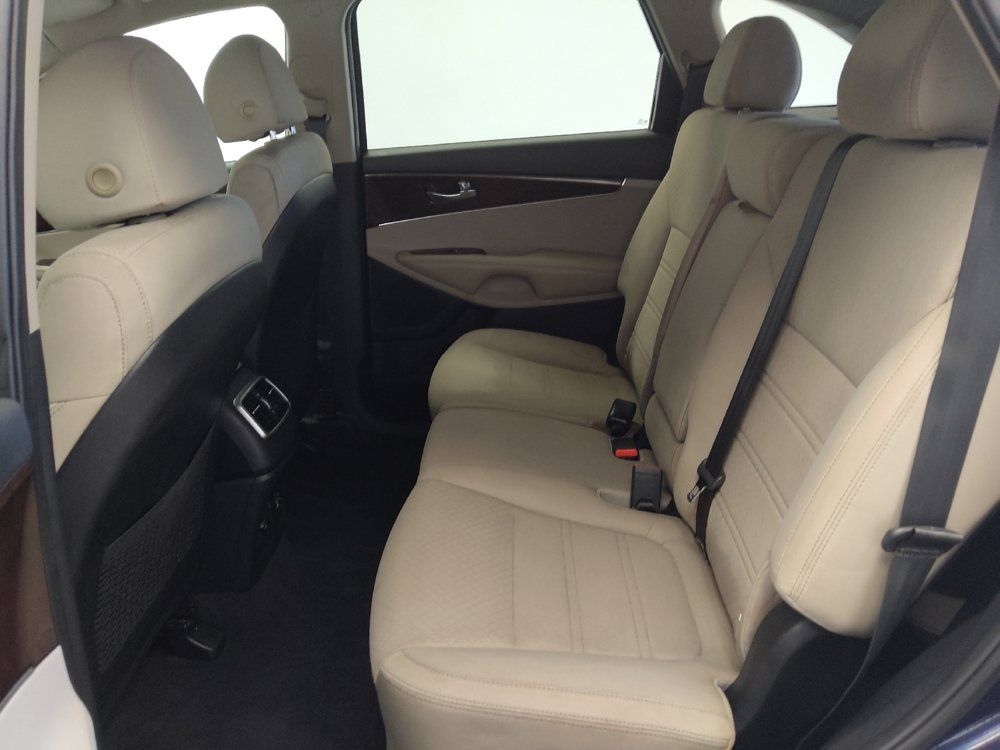 Used 2018 Kia Sorento FWD image 18