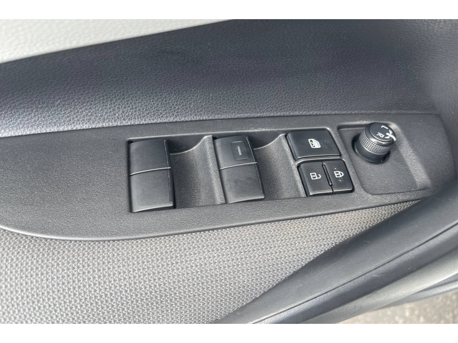 Used 2022 Toyota Corolla LE w/ Carpet Mat Package (TMS) FWD image 12