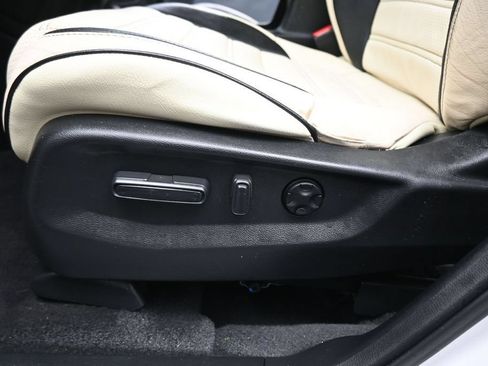 Used 2019 Honda CR-V EX image 9