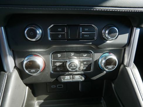 Used 2024 GMC Yukon SLE image 26