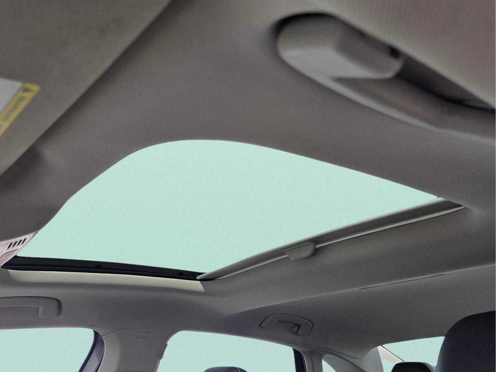 Used 2023 Volkswagen Jetta SE w/ Panoramic Sunroof Package FWD image 11