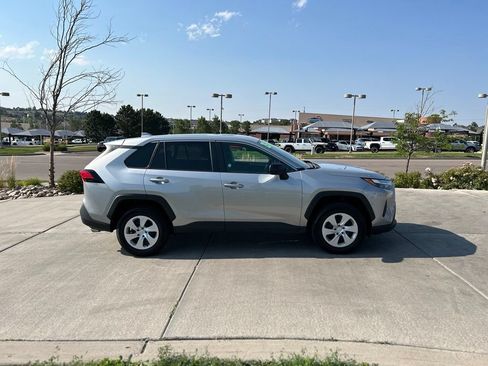 Used 2025 Toyota RAV4 LE AWD/4WD image 9