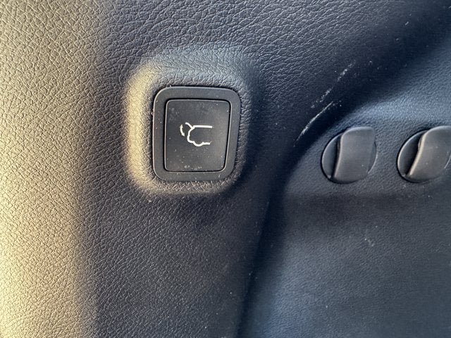 Used 2019 Jeep Cherokee Latitude Plus w/ Comfort/Convenience Group AWD/4WD image 6