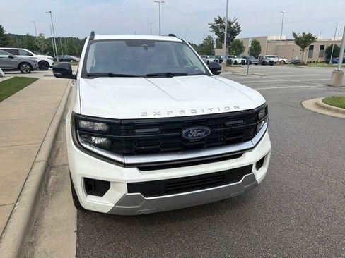 Used 2025 Ford Expedition Platinum w/ Platinum Ultimate Package AWD/4WD image 30