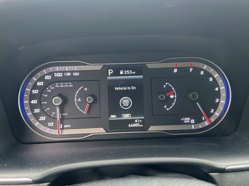 Used 2023 Hyundai Santa Cruz SEL image 11