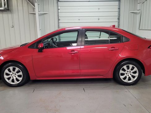 Used 2021 Toyota Corolla LE image 3