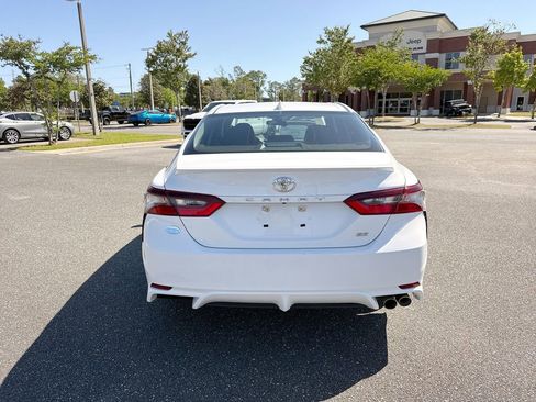Used 2023 Toyota Camry SE image 4