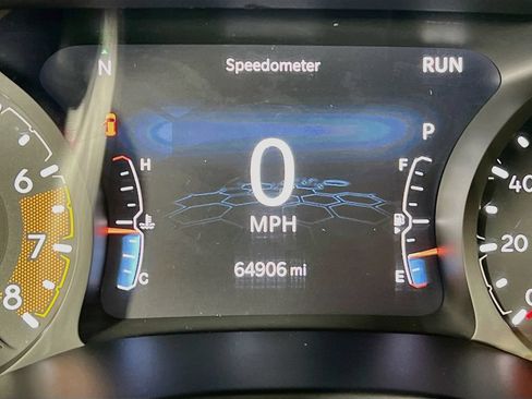 Used 2024 Jeep Compass Trailhawk AWD/4WD image 11