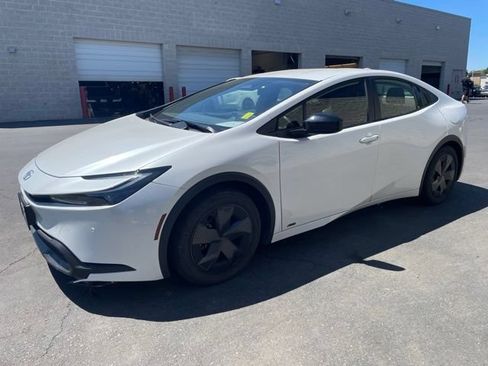 Used 2024 Toyota Prius LE AWD/4WD image 4