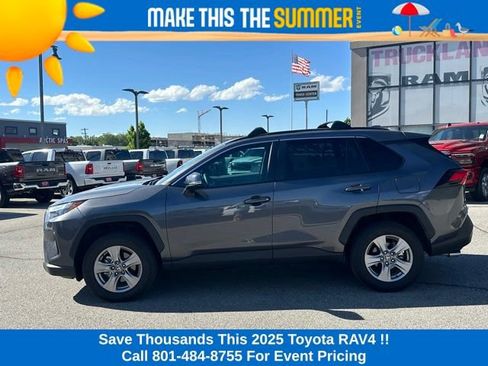 Used 2025 Toyota RAV4 XLE AWD/4WD image 2