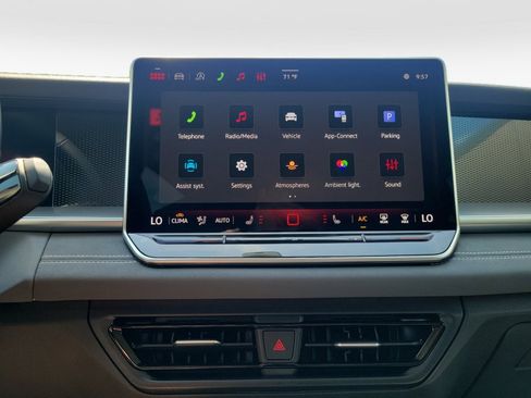 New 2026 Volkswagen Tiguan SE FWD image 17