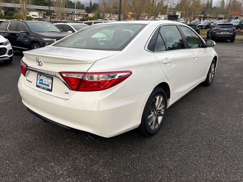 Used 2017 Toyota Camry SE image 5