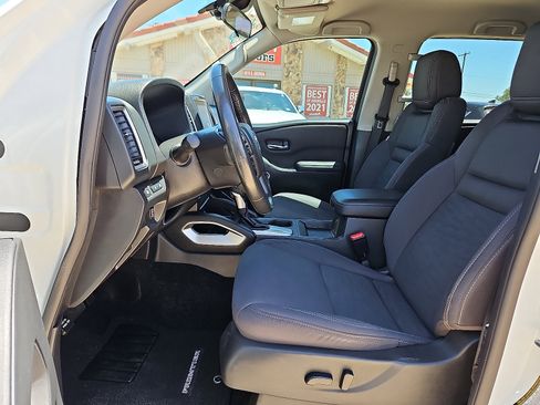 Used 2024 Nissan Frontier SV w/ SV Convenience Package image 9