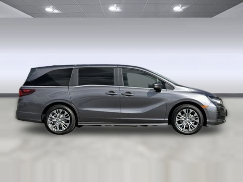 New 2026 Honda Odyssey Touring image 7