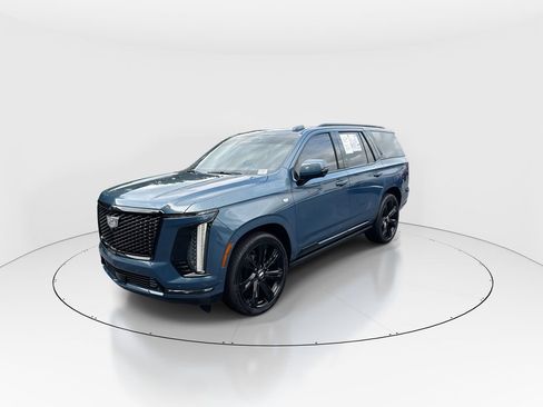 Used 2025 Cadillac Escalade Sport Platinum AWD/4WD image 4