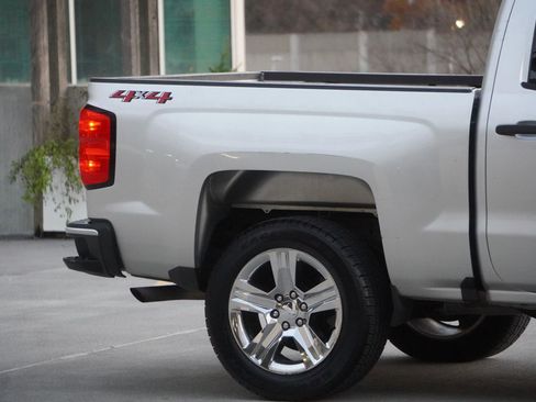 Used 2018 Chevrolet Silverado 1500 Custom w/ Custom Convenience Package image 29