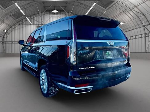 Used 2022 Cadillac Escalade ESV Luxury w/ LPO, Illumination Package image 6