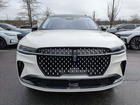 New 2026 Lincoln Nautilus Reserve image 8