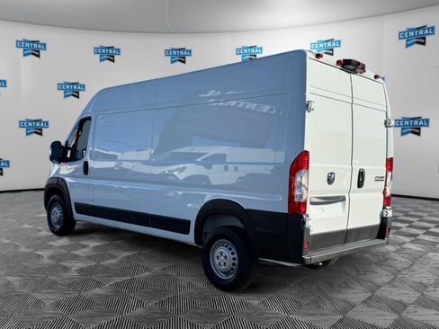 Used 2025 RAM ProMaster 2500 w/ Convenience Group image 4
