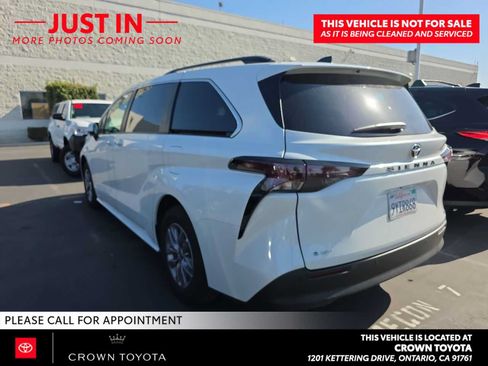 Used 2026 Toyota Sienna XLE FWD image 4