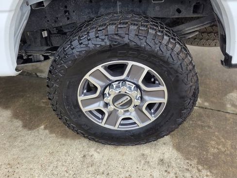 Used 2024 Ford F250 Lariat w/ FX4 Off-Road Package AWD/4WD image 11